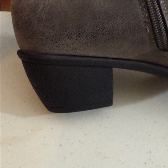 Pre-Loved Torrid Gray Heeled Boots 11W - Picture 7 of 7